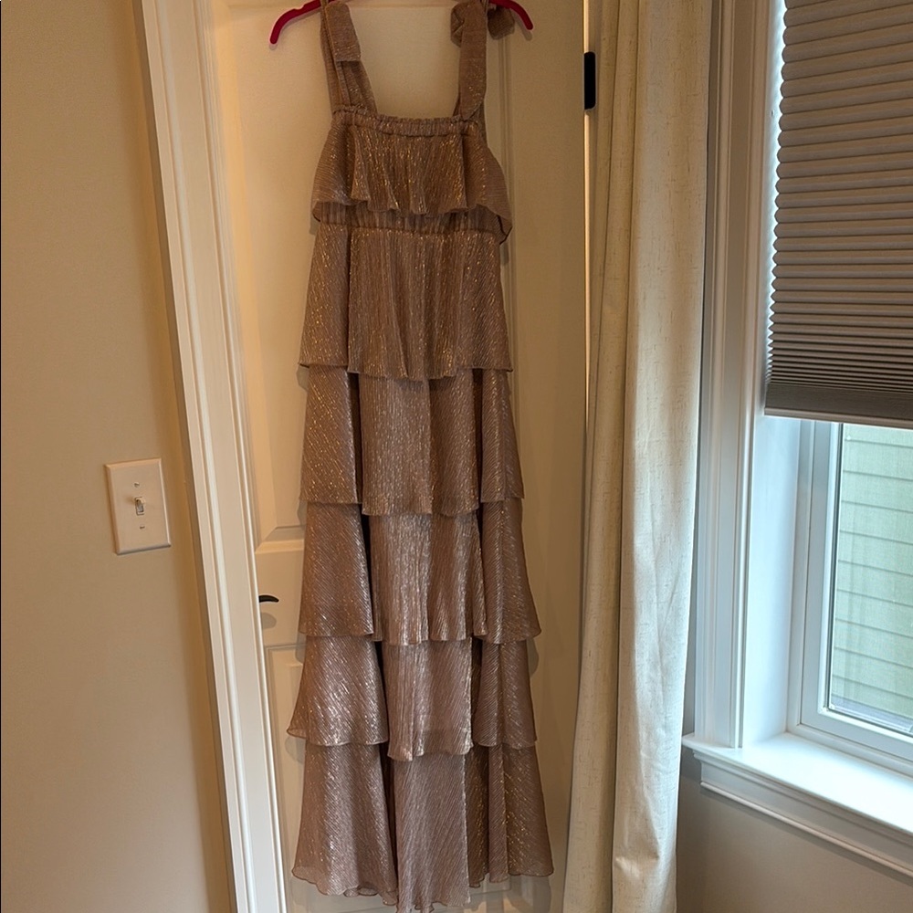 Elegant Tiered maxi Dress in Shimmering Brown